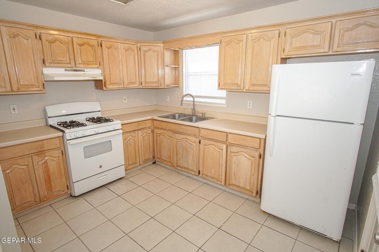 216 S Schutz Dr #9 - Photo 6 of 15