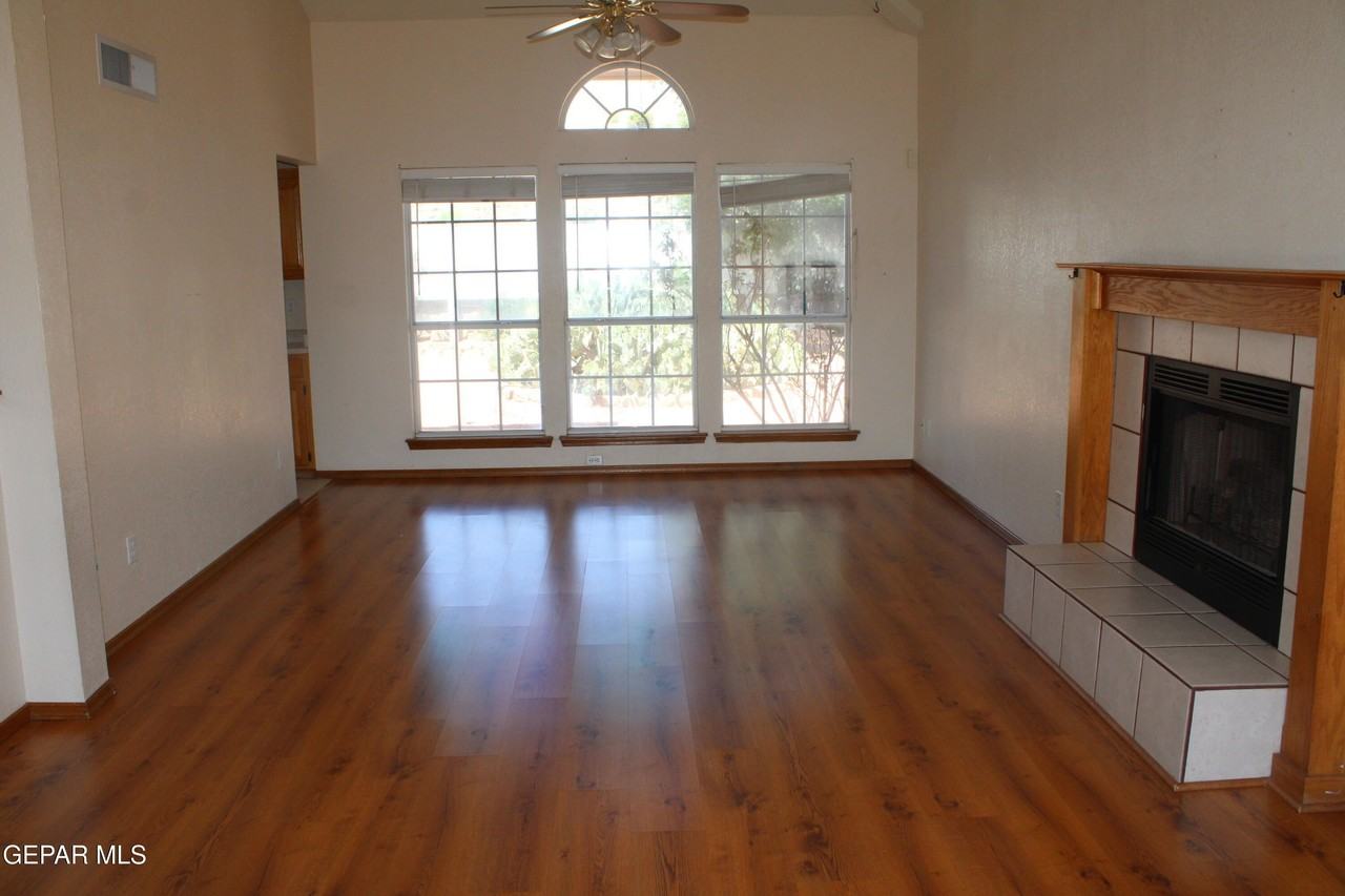 4113 Loma Rosada Dr - Photo 4 of 39