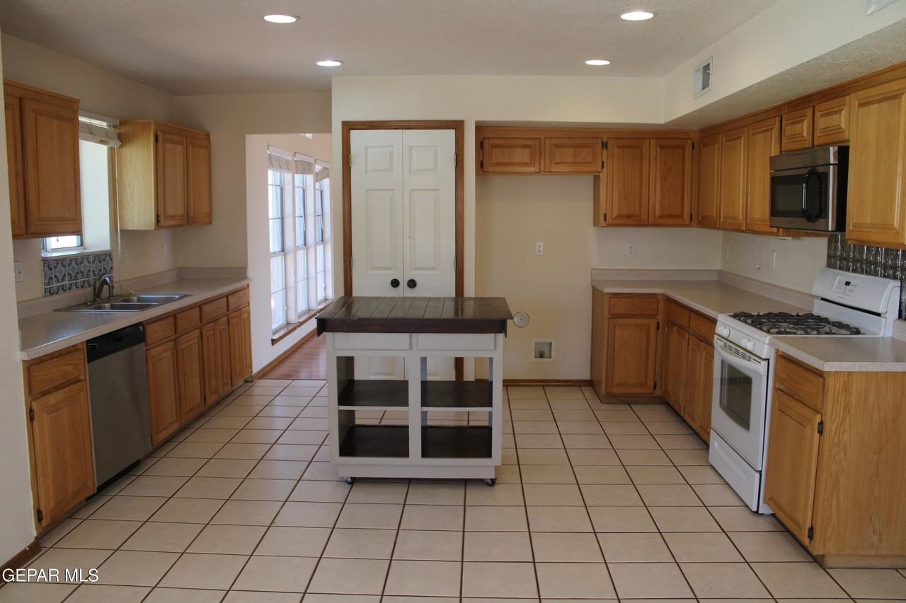 4113 Loma Rosada Dr - Photo 6 of 39