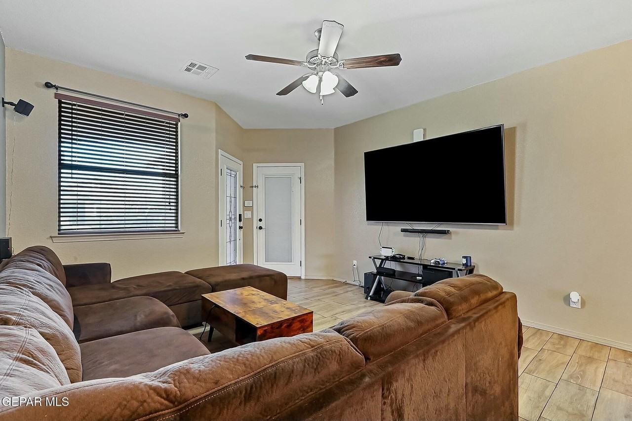 13142 Saker Dr - Photo 6 of 28