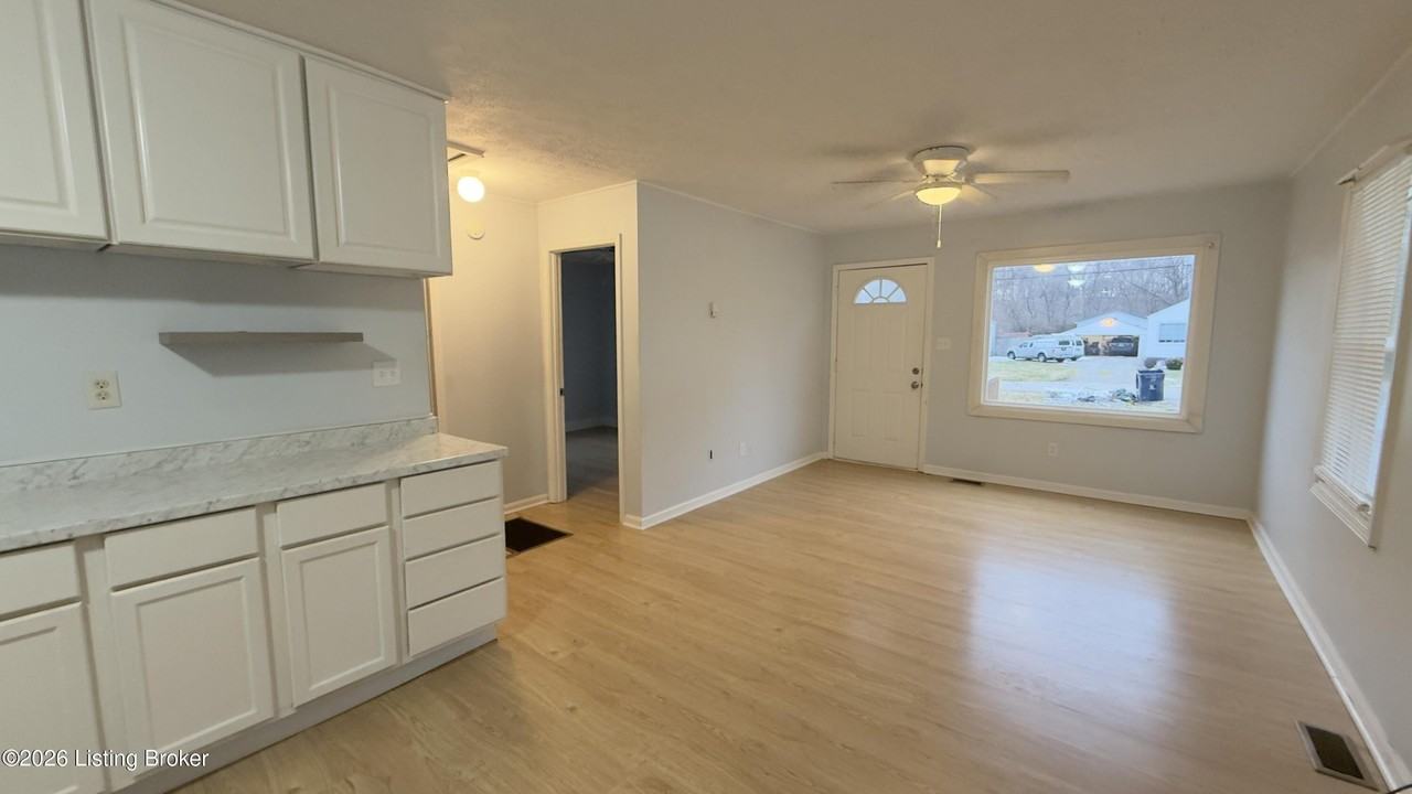 4203 Searcy Dr - Photo 3 of 10