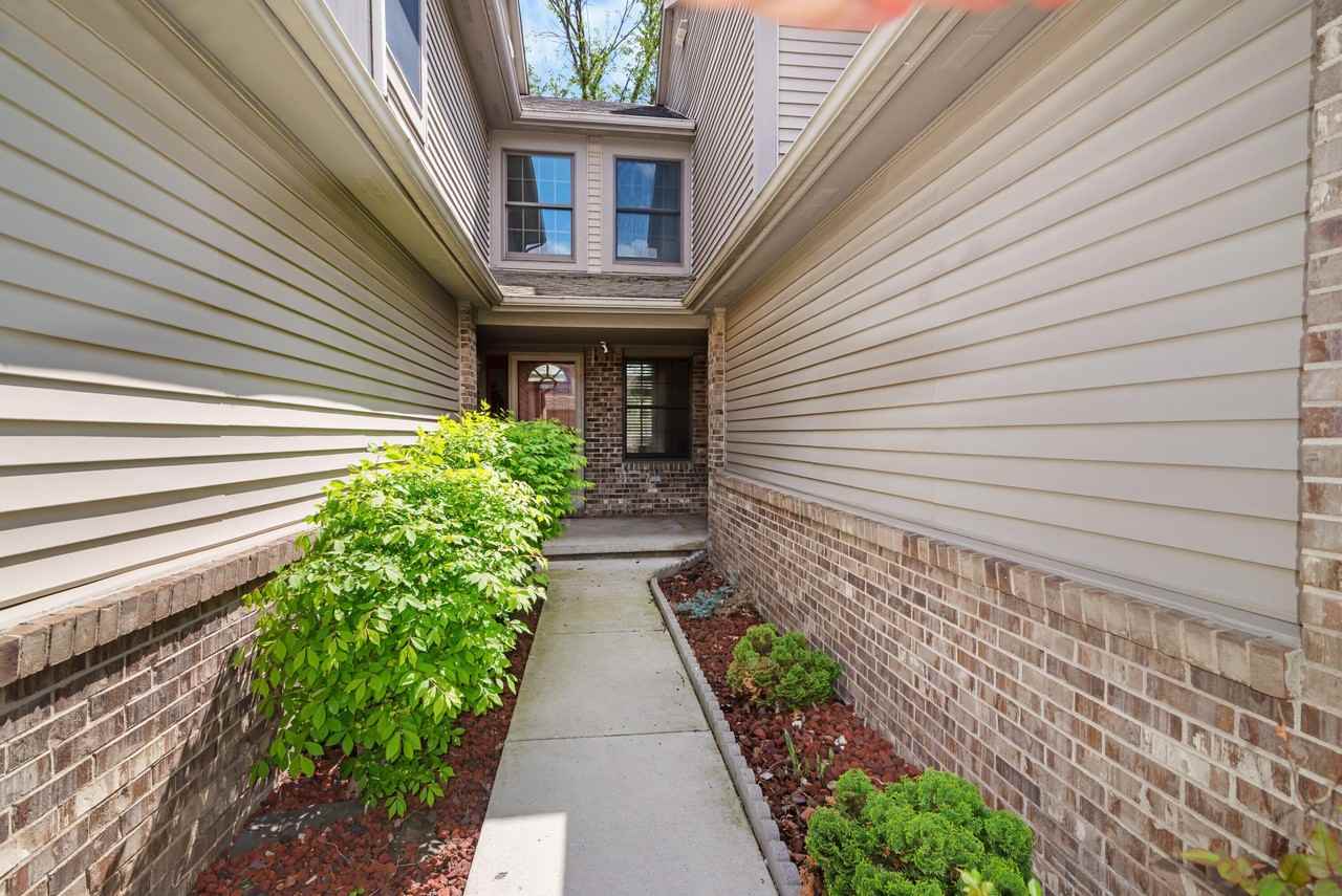 45189 Horseshoe Cir - Photo 3 of 36