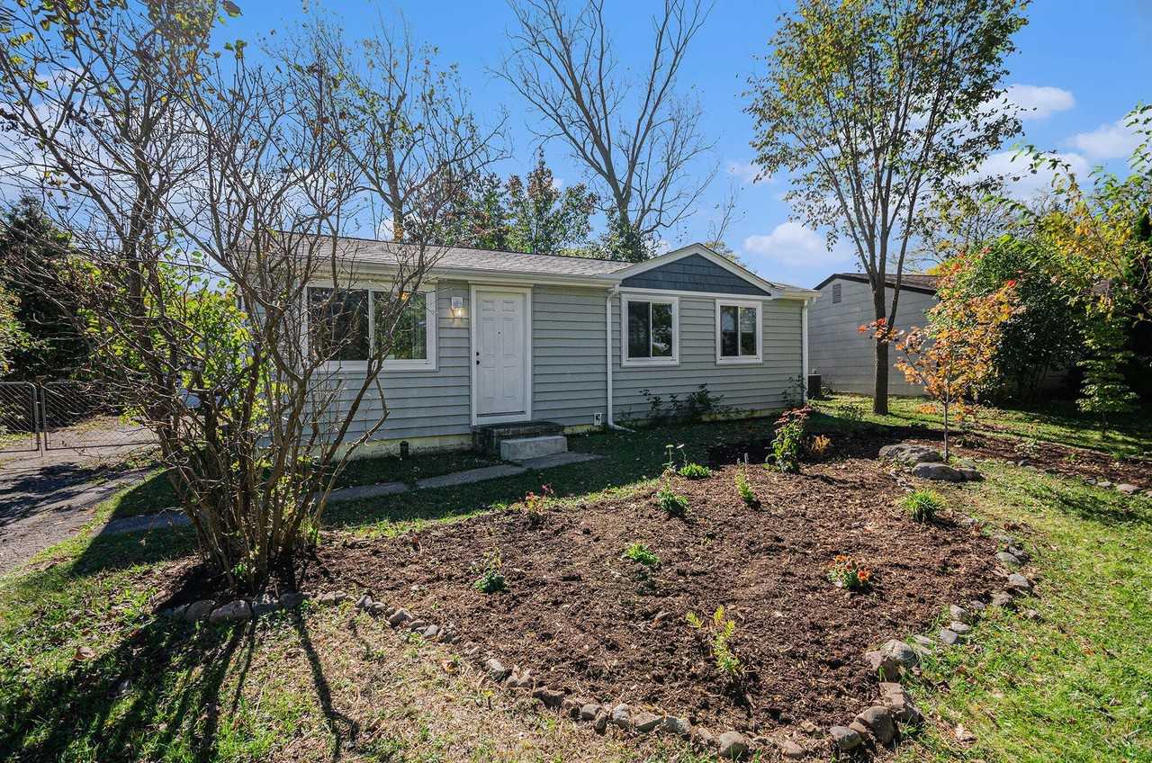 4 Burlingame Ct - Photo 3 of 19