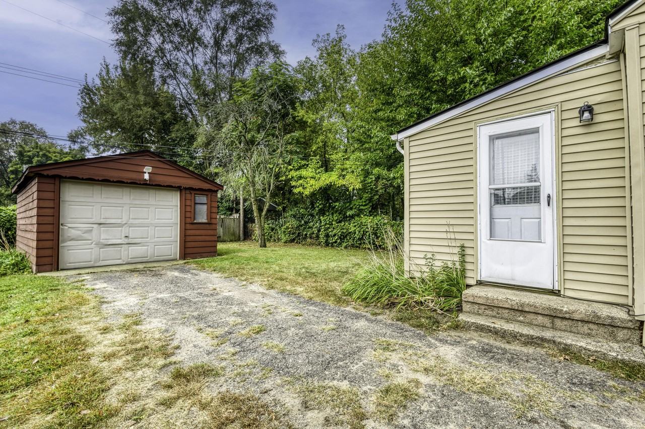 1234 E Elza Ave - Photo 4 of 25