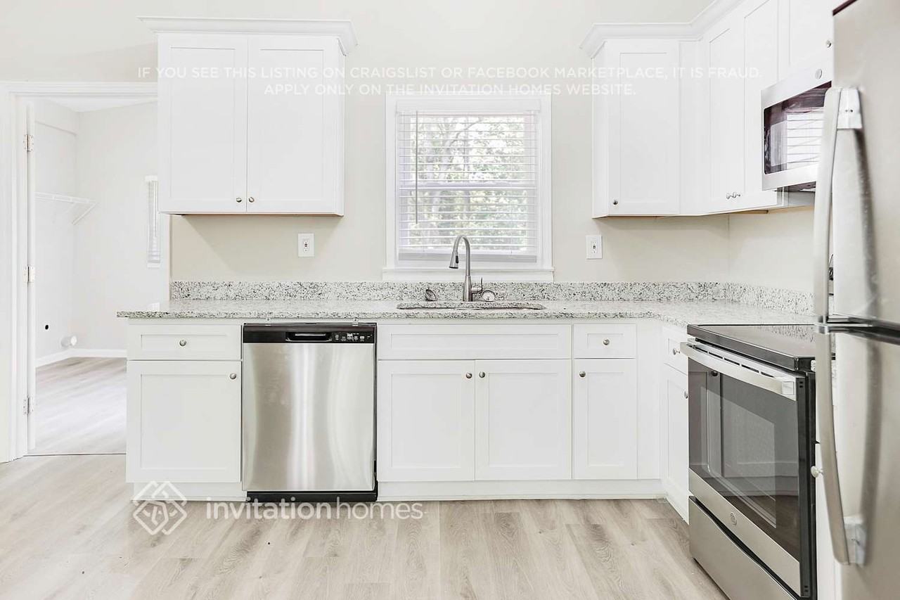 675 Albert St Nw - Photo 7 of 28