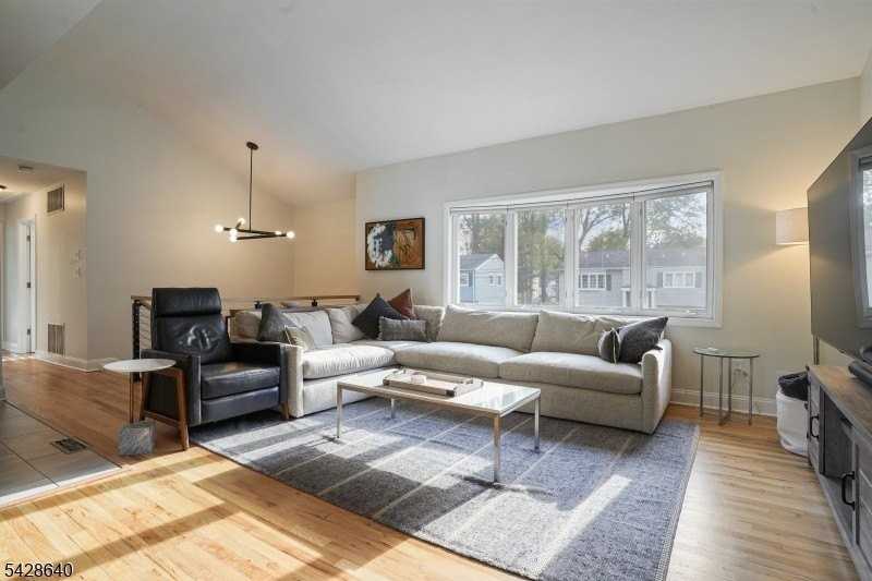 151 Fulton St - Photo 7 of 31