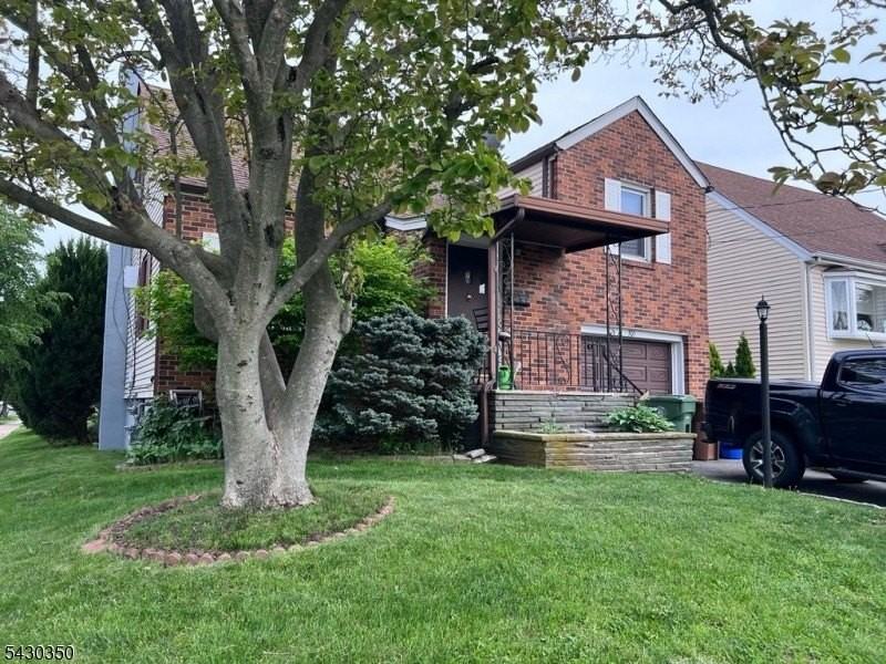 301 W Elm St - Photo 2 of 18