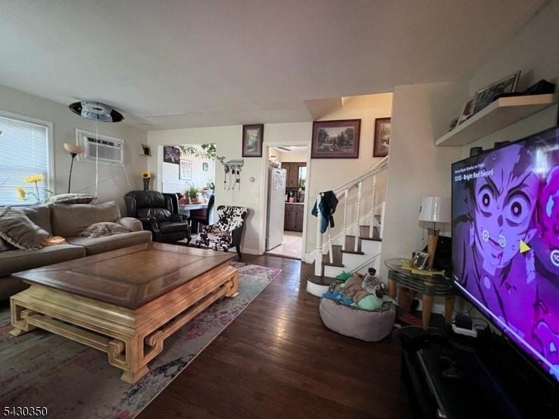 301 W Elm St - Photo 6 of 18