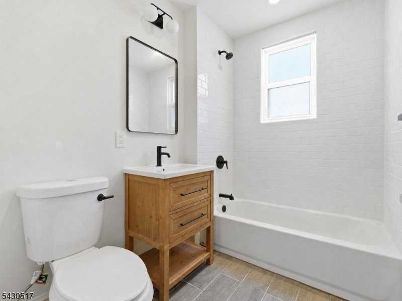 265 N 17th St #2R - Photo 5 of 8