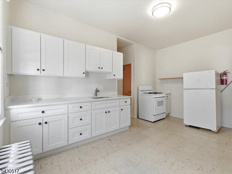 265 N 17th St #2R - Photo 6 of 8