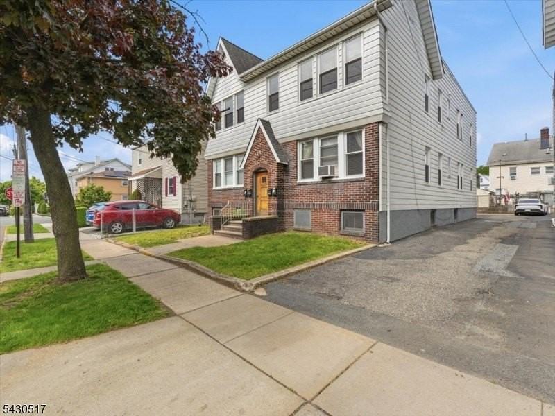 265 N 17th St #2R - Photo 7 of 8