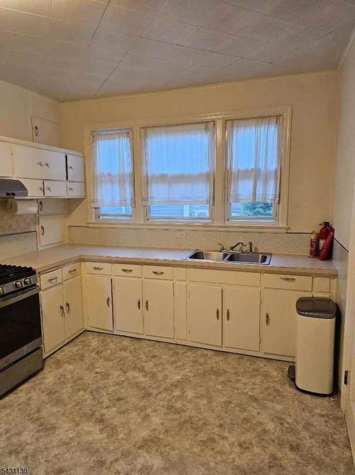 406 Boulevard - Photo 3 of 10