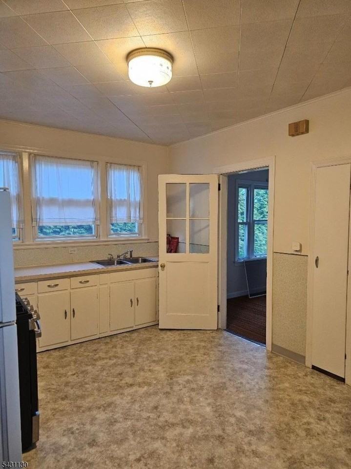 406 Boulevard - Photo 5 of 10