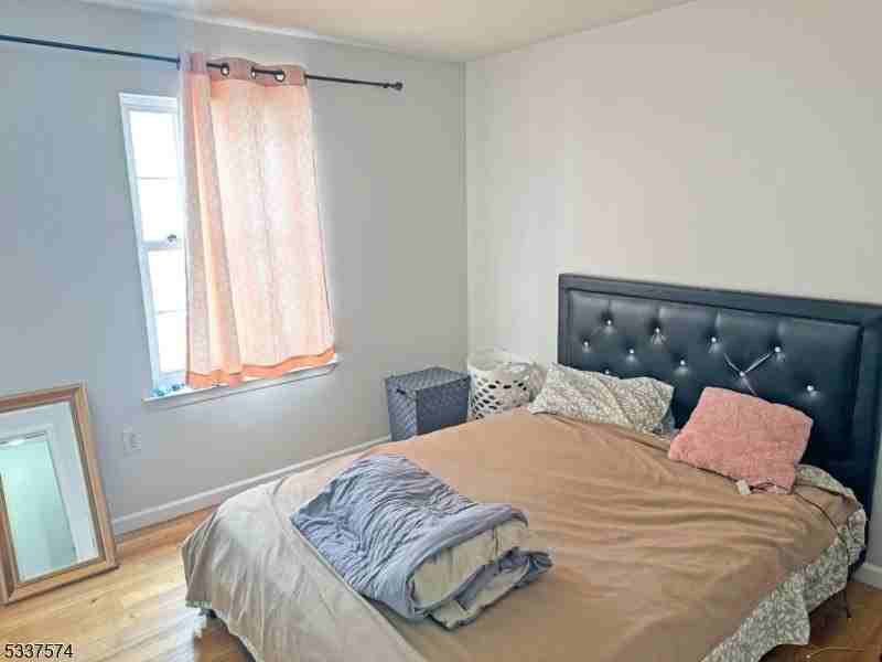 328 Broadway - Photo 4 of 11