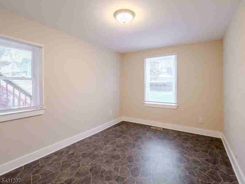 88 Trinity St - Photo 2 of 17
