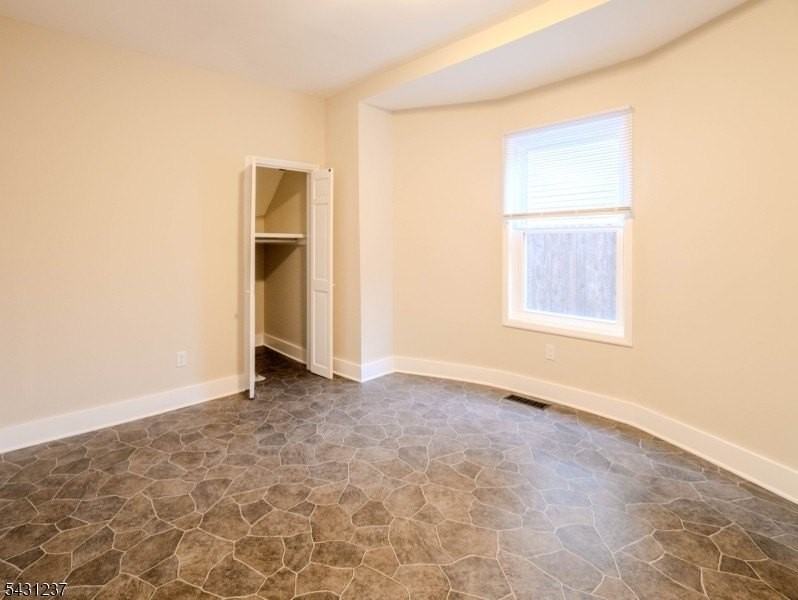 88 Trinity St - Photo 3 of 17