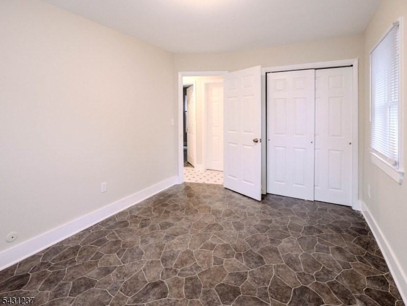88 Trinity St - Photo 5 of 17