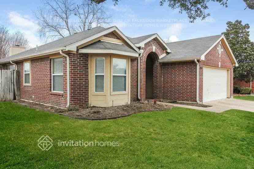 2076 Rushmore Ct - Photo 2 of 5