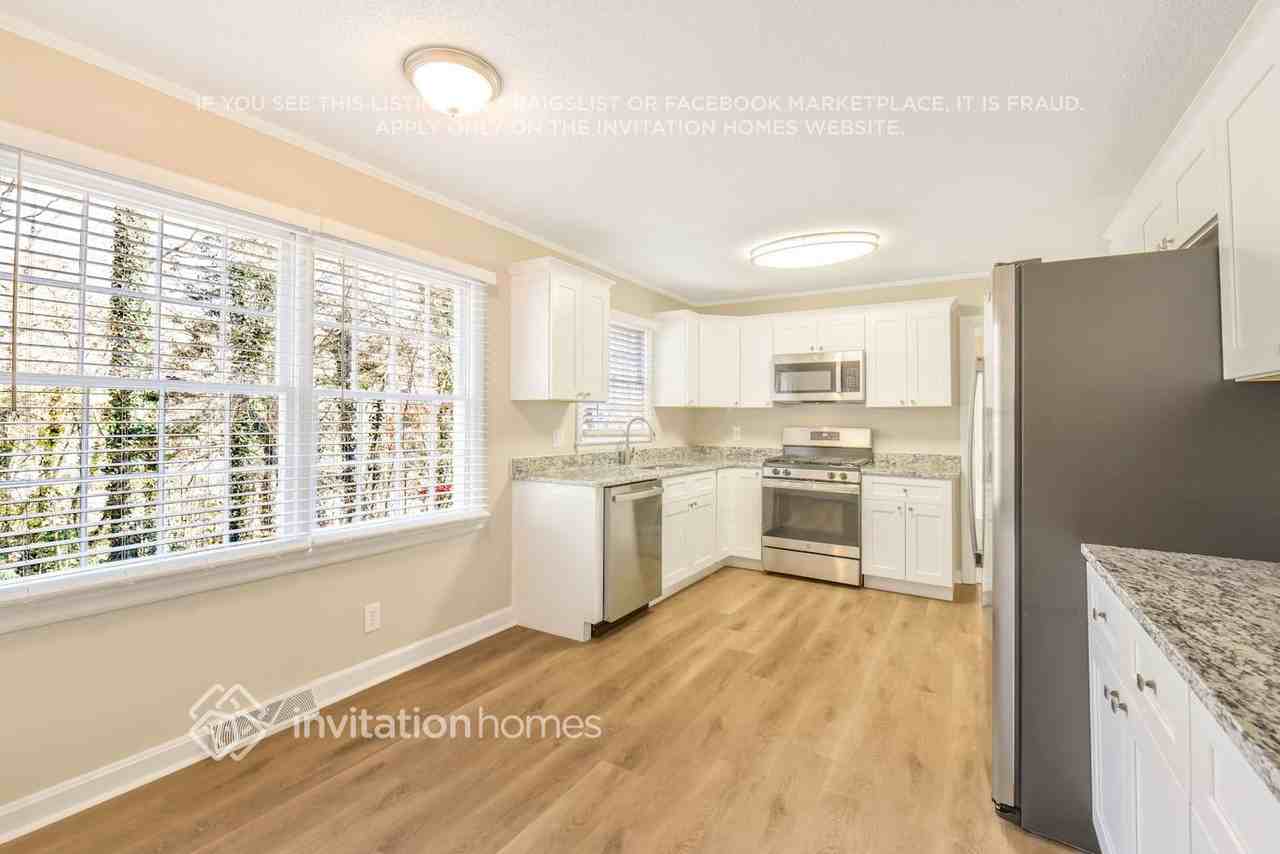 7723 Gayle Ave - Photo 6 of 31