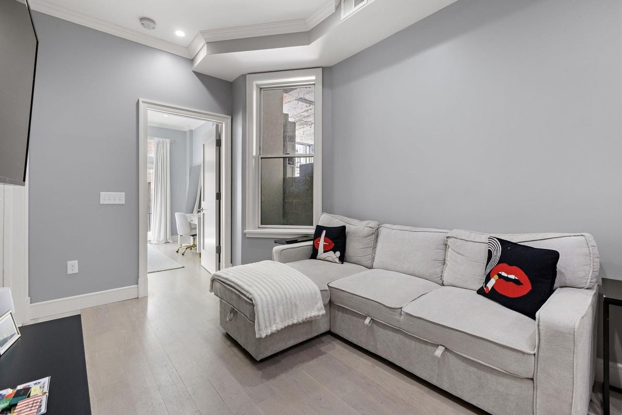 313 Washington St #1 - Photo 3 of 14