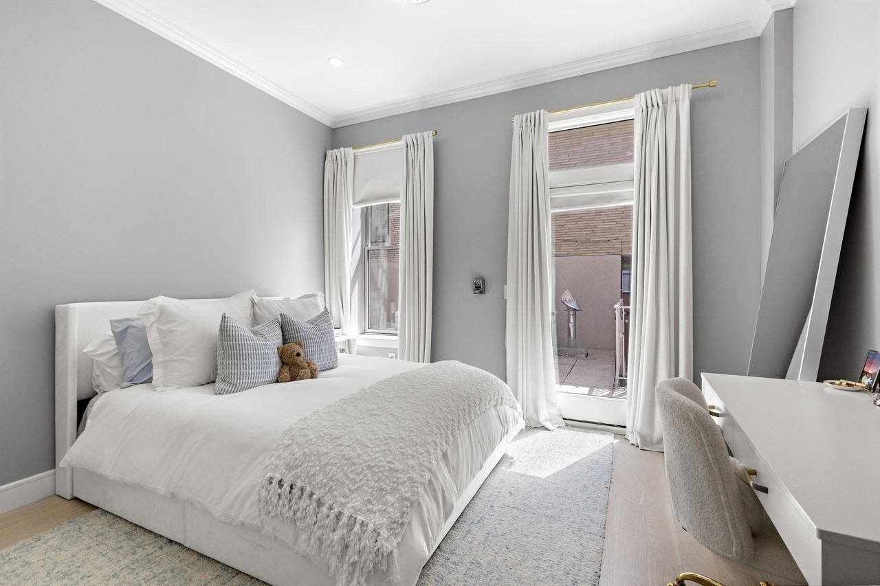 313 Washington St #1 - Photo 5 of 14