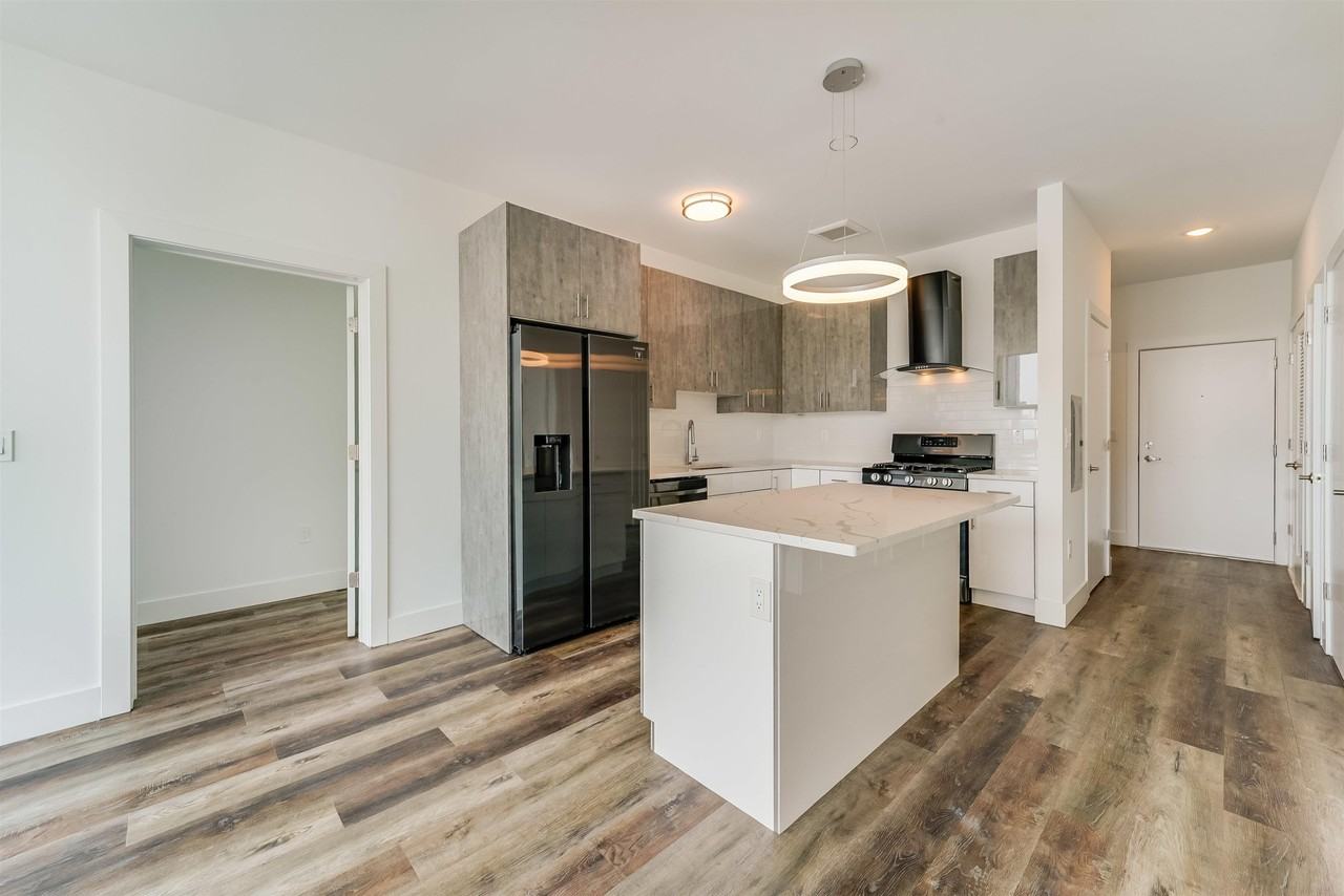 400 69th St #402 - Photo 5 of 21