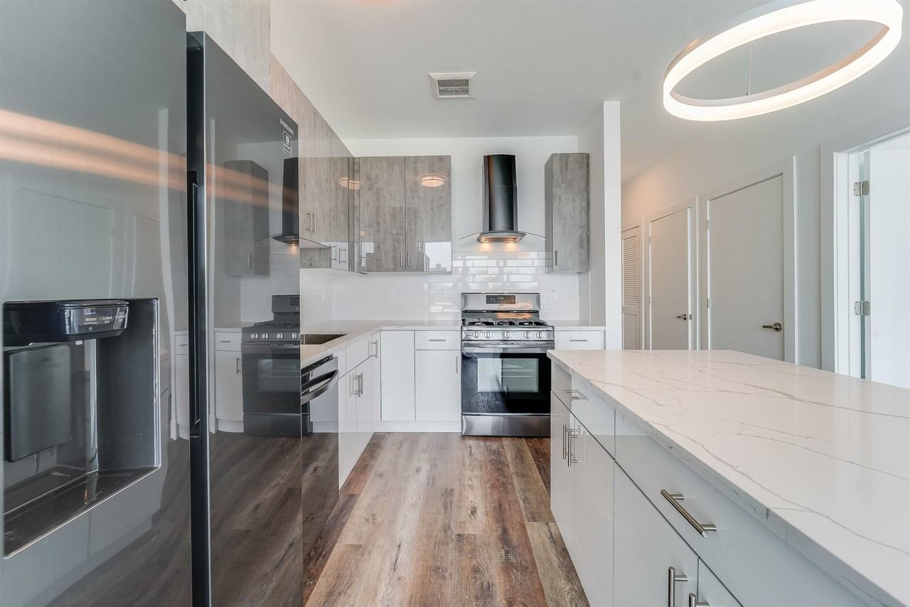 400 69th St #402 - Photo 7 of 21