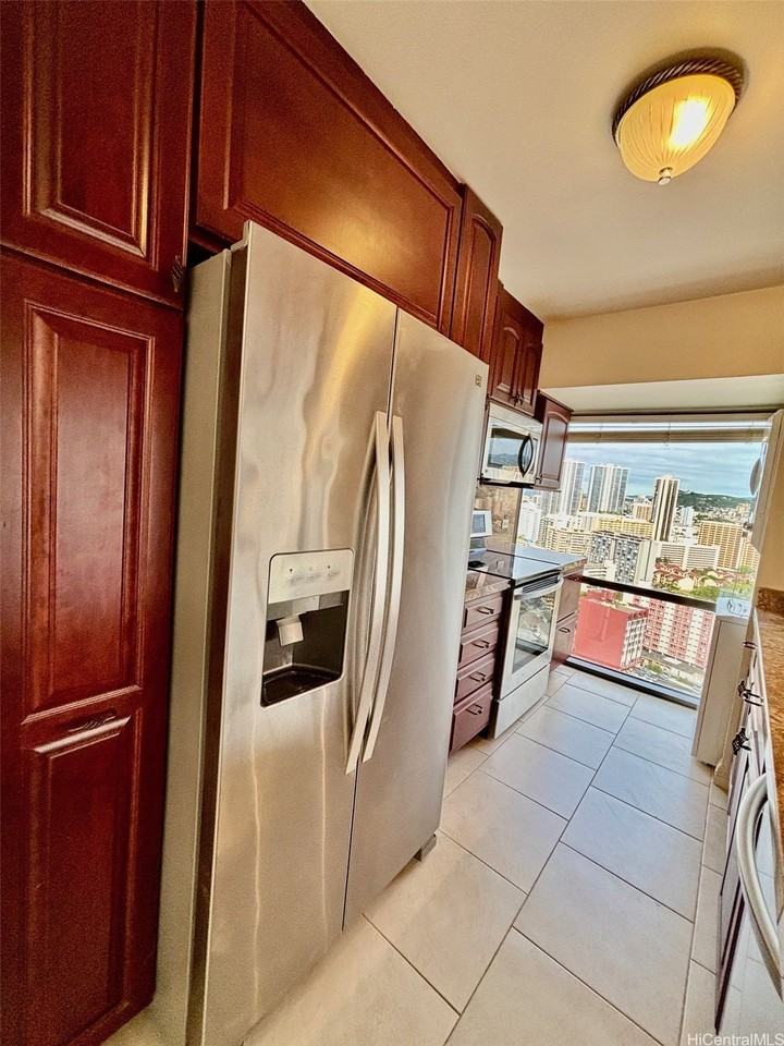 1750 Kalakaua Ave #2704 - Photo 5 of 23