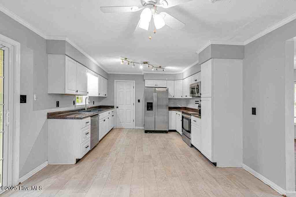 203 Pineview Rd - Photo 7 of 29