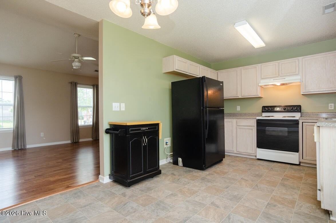 2716 Valor Dr - Photo 7 of 19