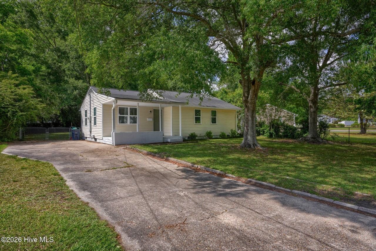 901 Davis St - Photo 2 of 22