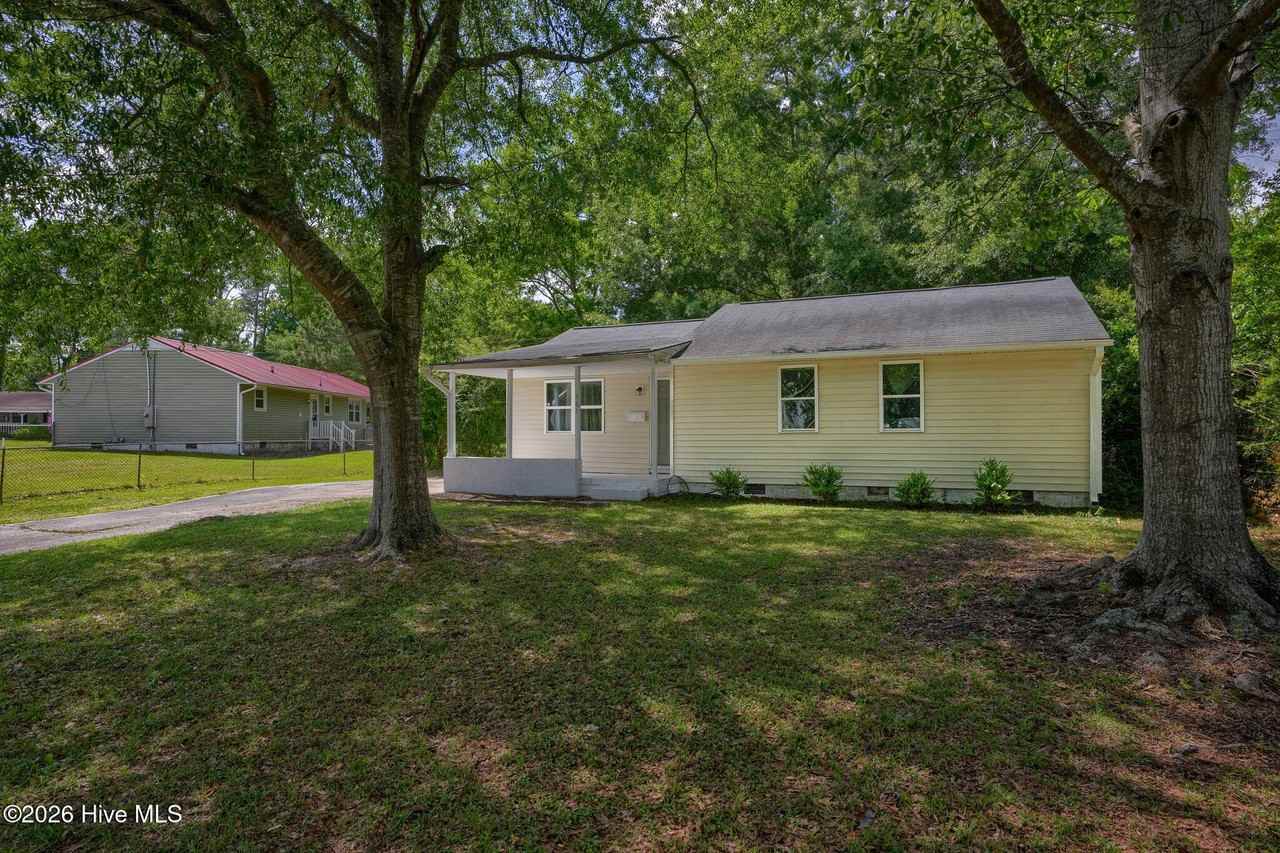 901 Davis St - Photo 3 of 22