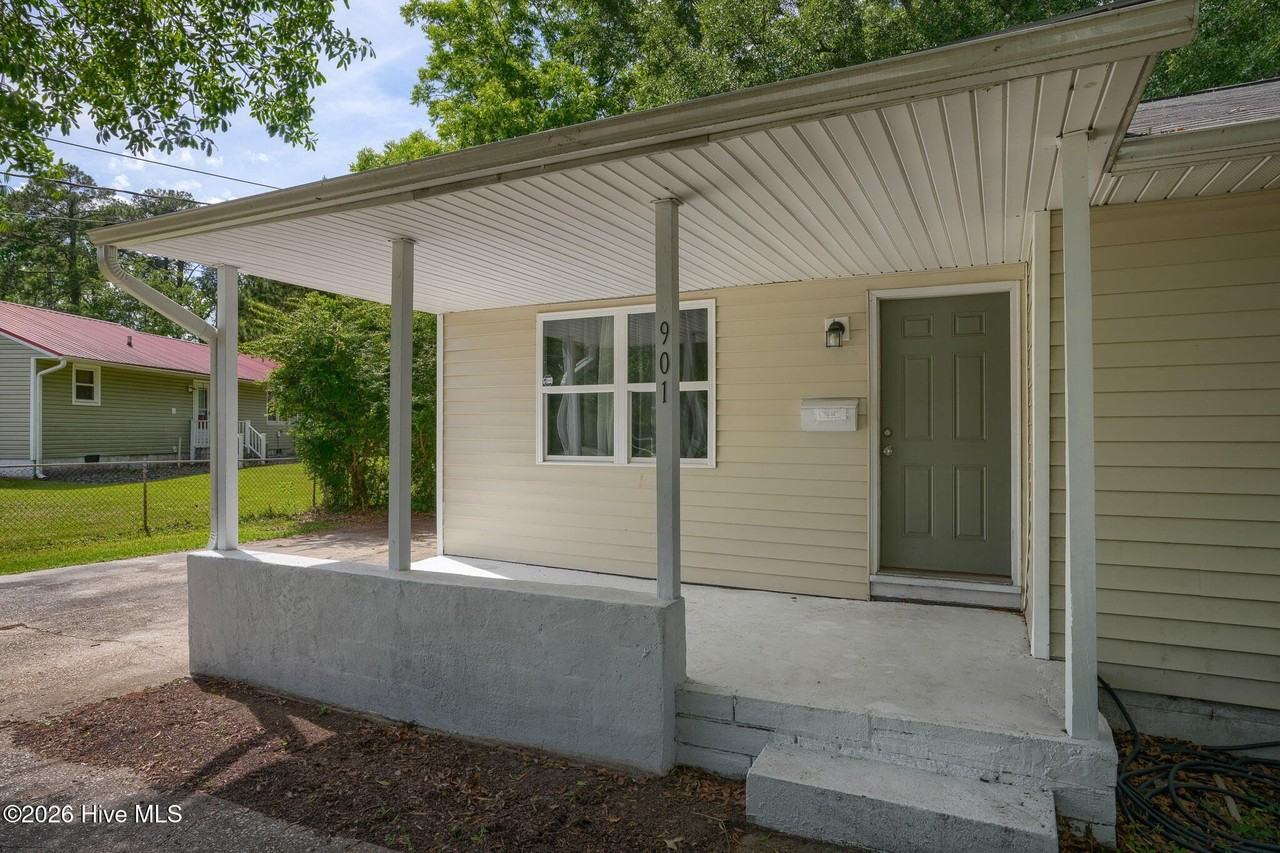 901 Davis St - Photo 4 of 22