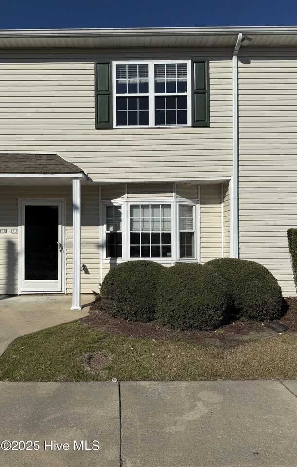 2355 Vineyard Dr #F2