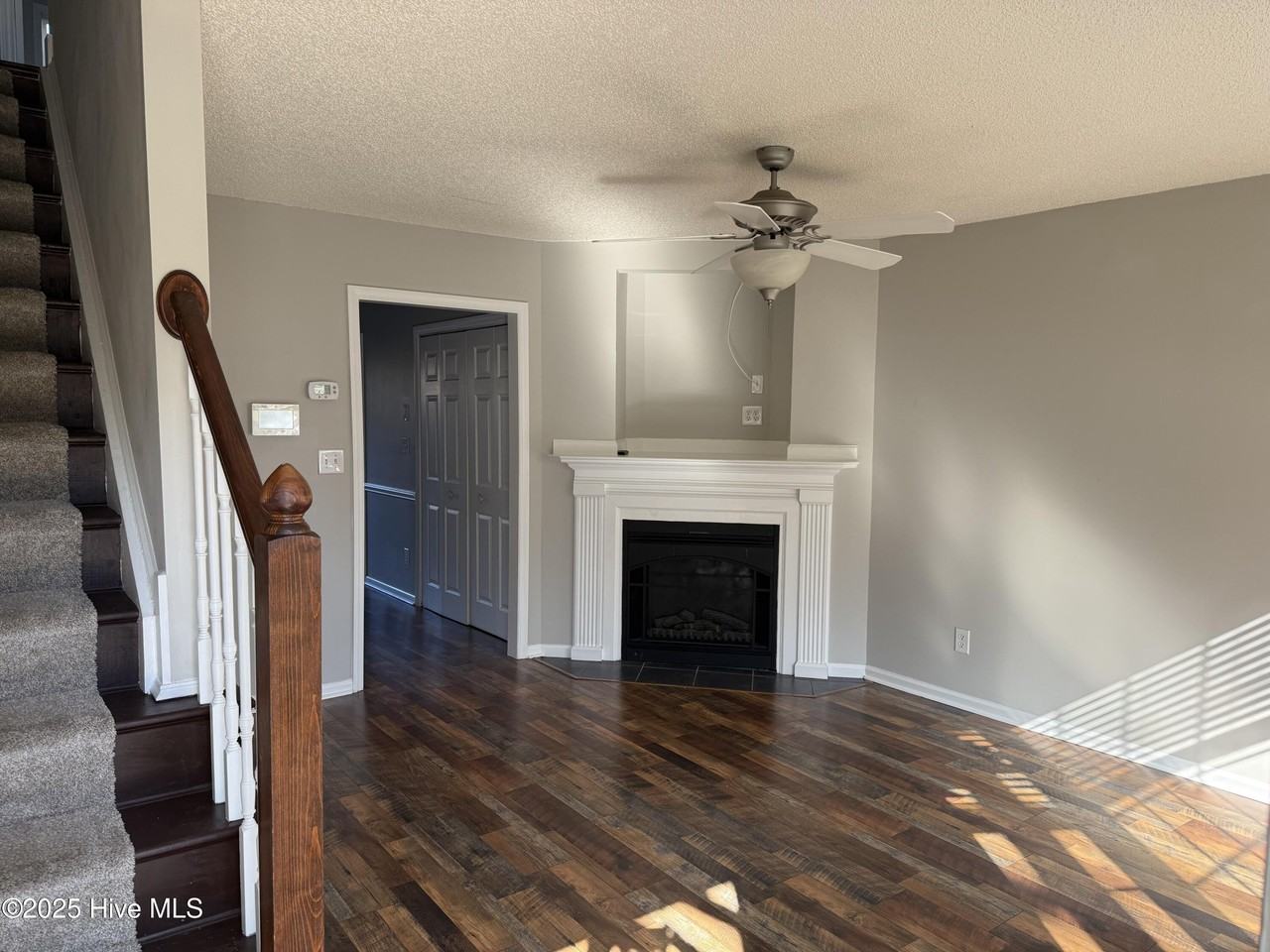 2355 Vineyard Dr #F2 - Photo 3 of 16