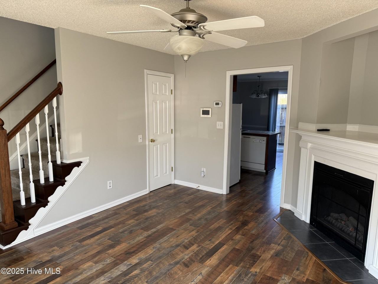 2355 Vineyard Dr #F2 - Photo 4 of 16