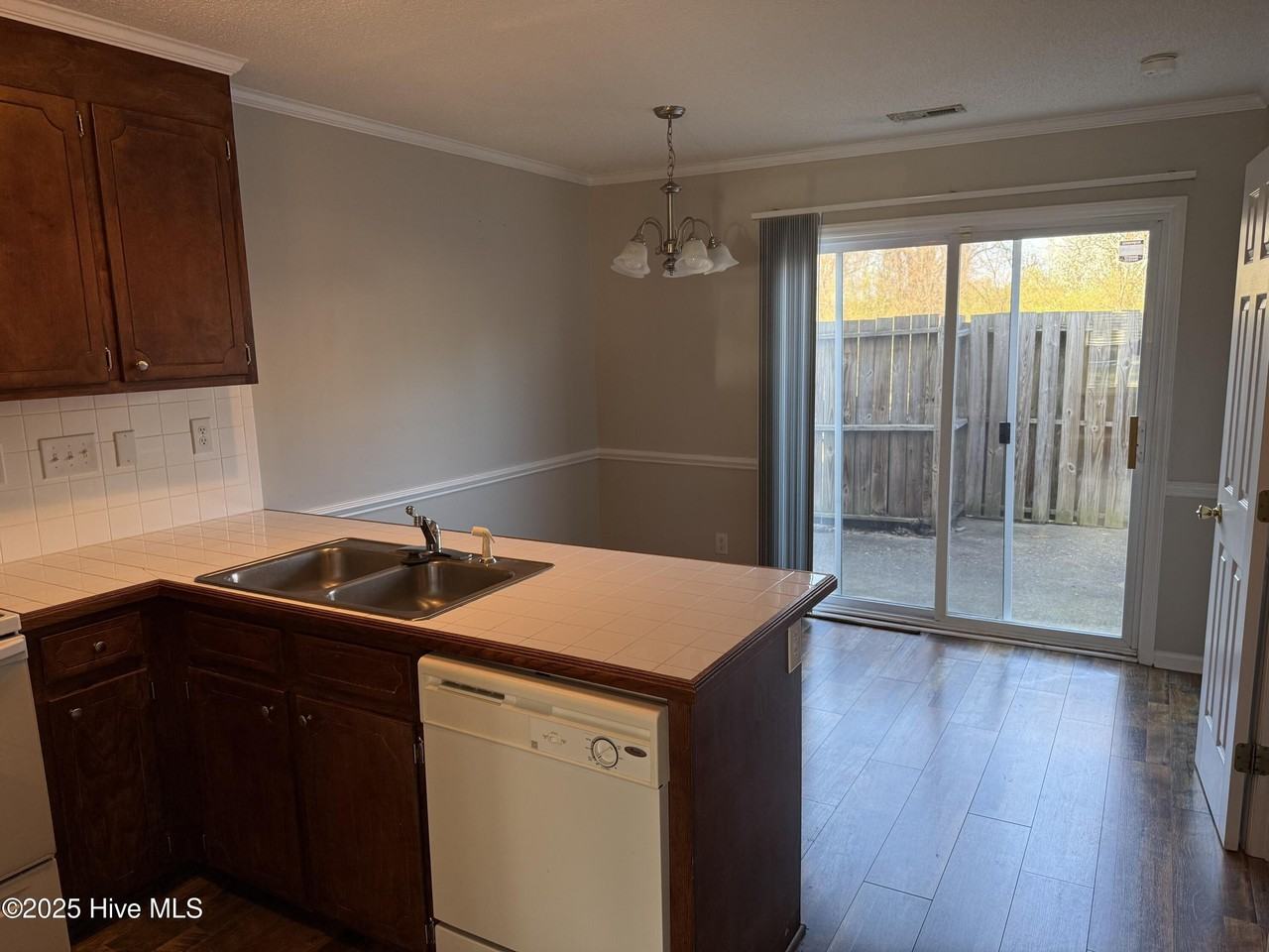 2355 Vineyard Dr #F2 - Photo 5 of 16