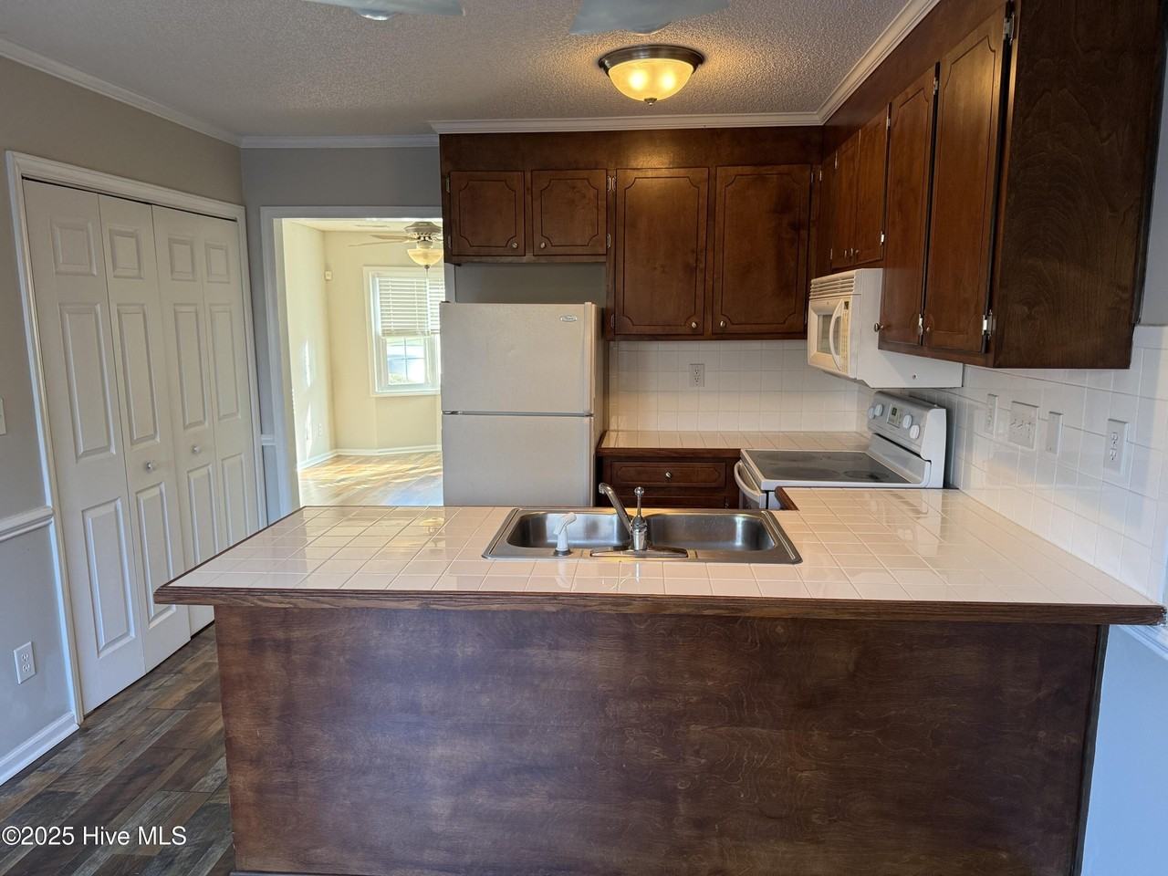 2355 Vineyard Dr #F2 - Photo 6 of 16