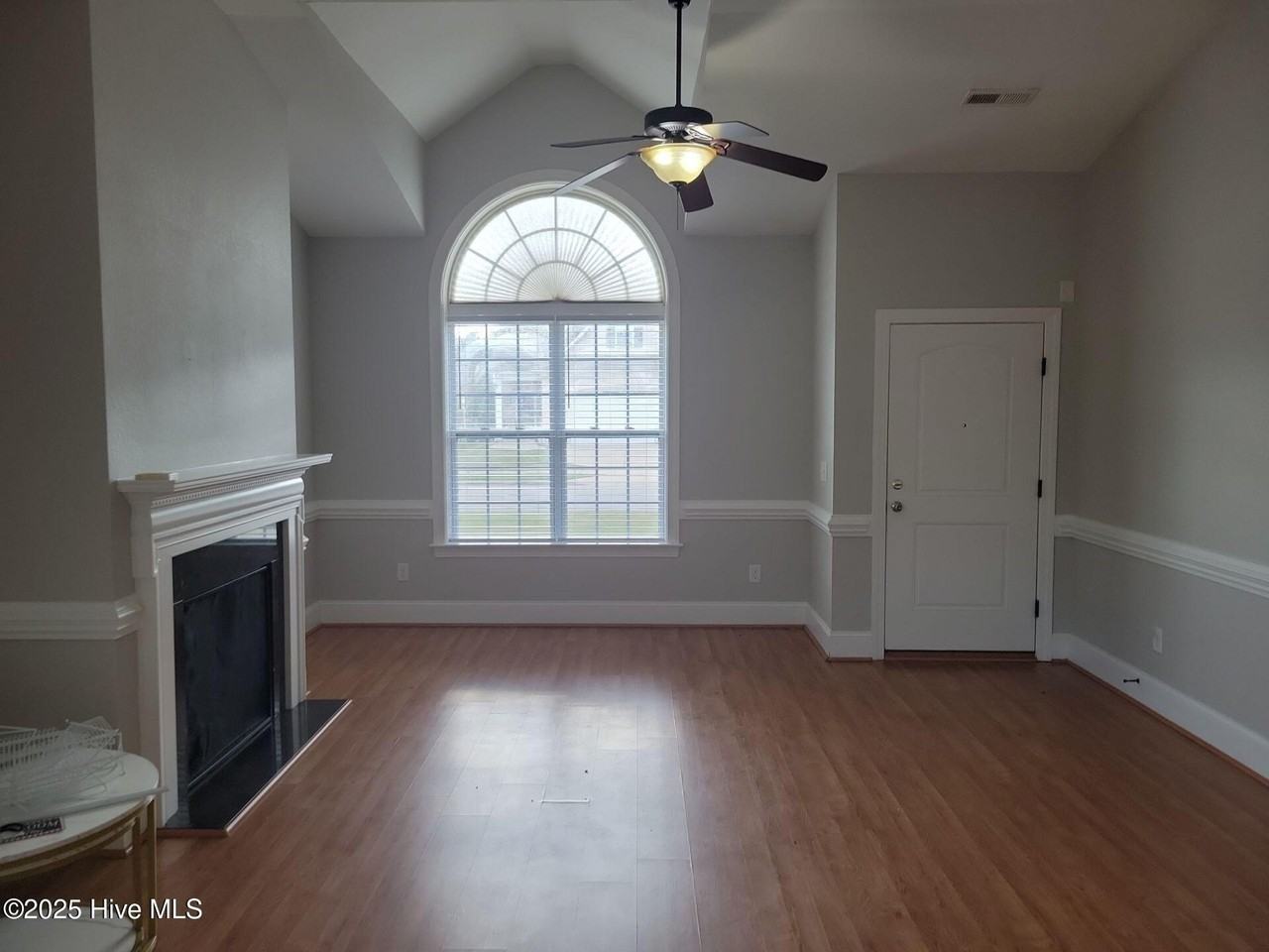 2321 Dovedale Dr #B - Photo 3 of 18