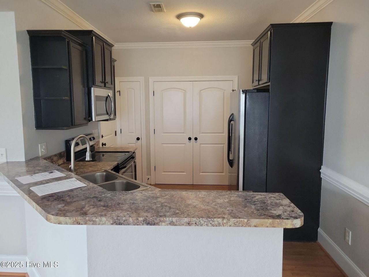 2321 Dovedale Dr #B - Photo 6 of 18