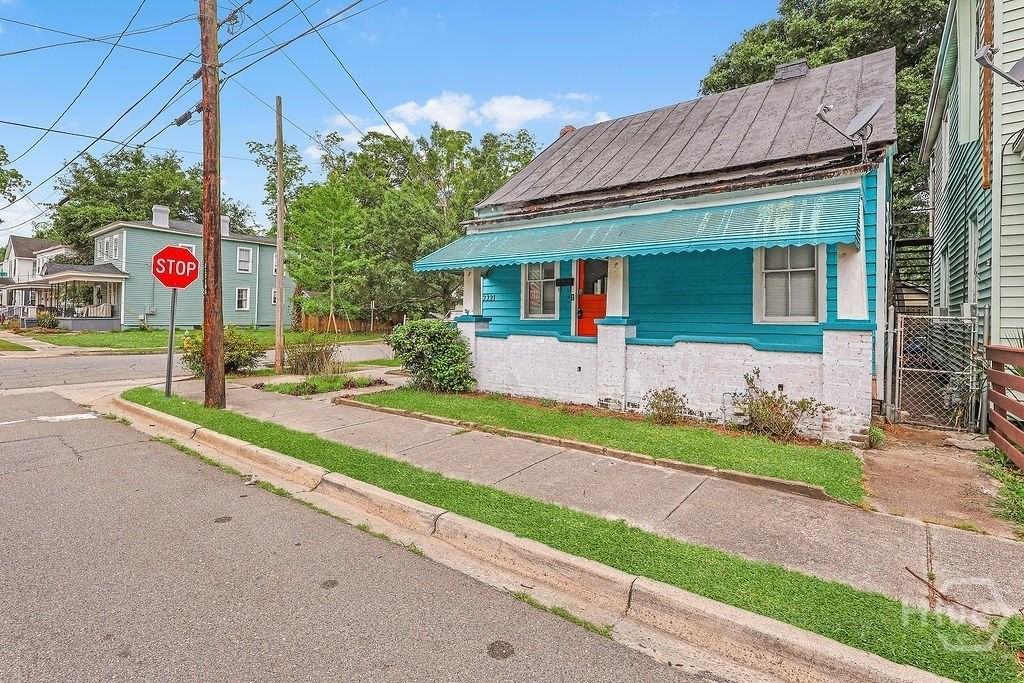 2221 Harden St - Photo 3 of 39