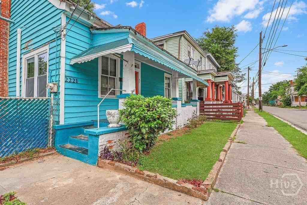 2221 Harden St - Photo 4 of 39