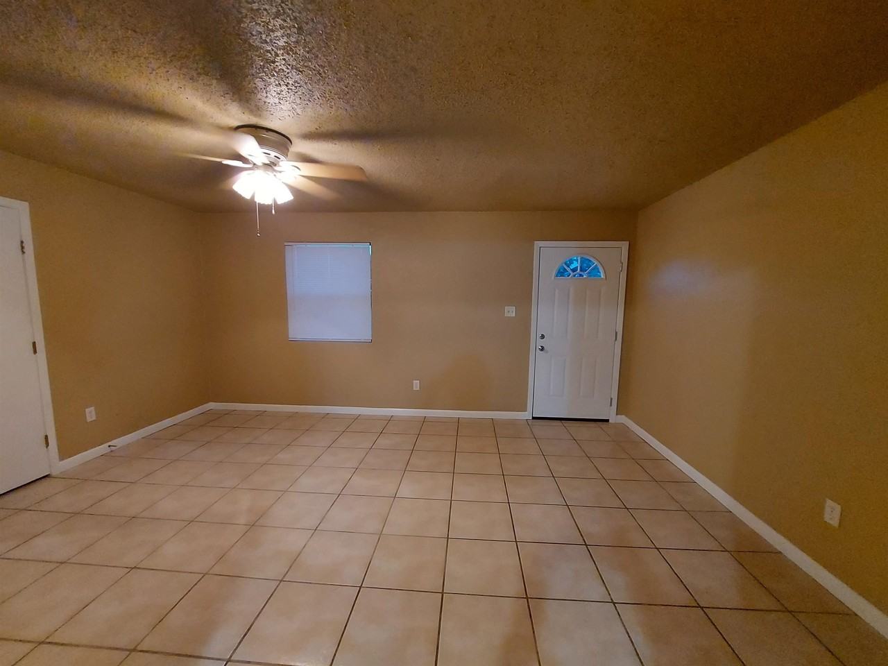 1611 2nd St - Photo 2 of 11