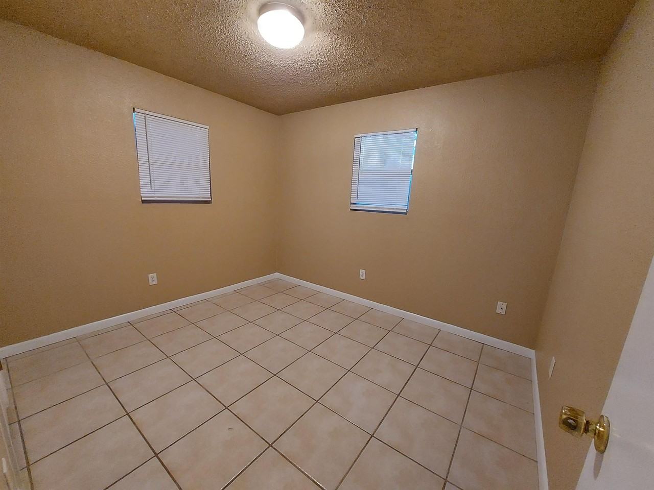 1611 2nd St - Photo 6 of 11