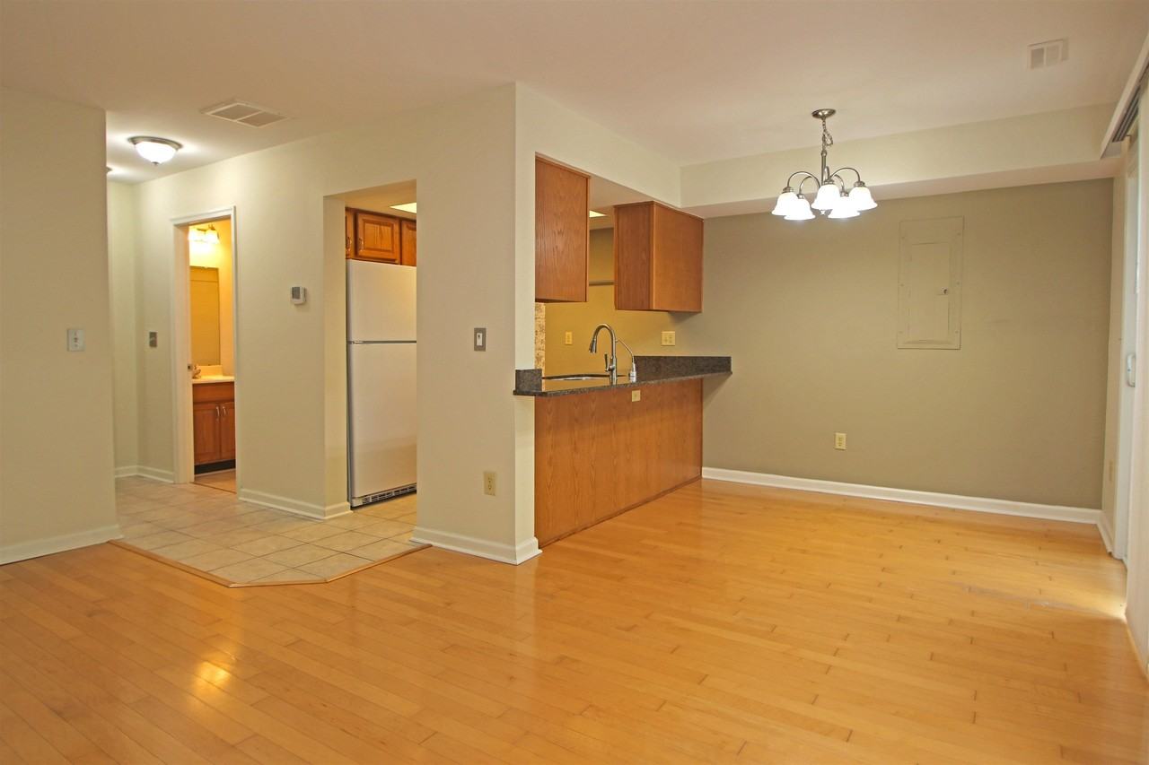 2411 Avonlea Ln - Photo 4 of 23
