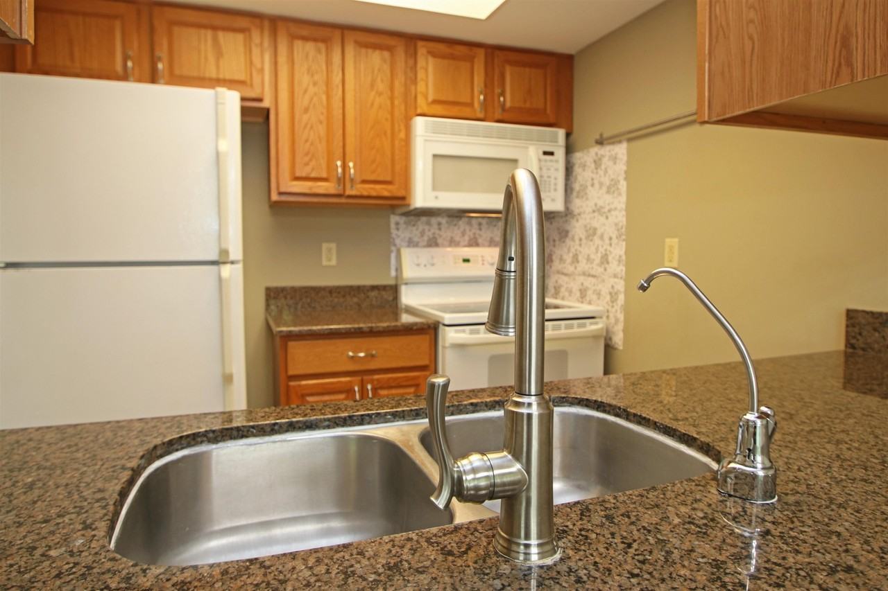 2411 Avonlea Ln - Photo 5 of 23
