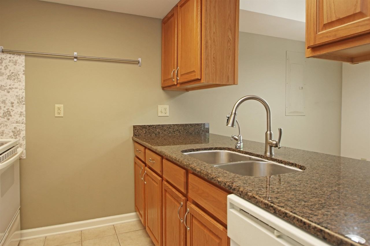2411 Avonlea Ln - Photo 6 of 23