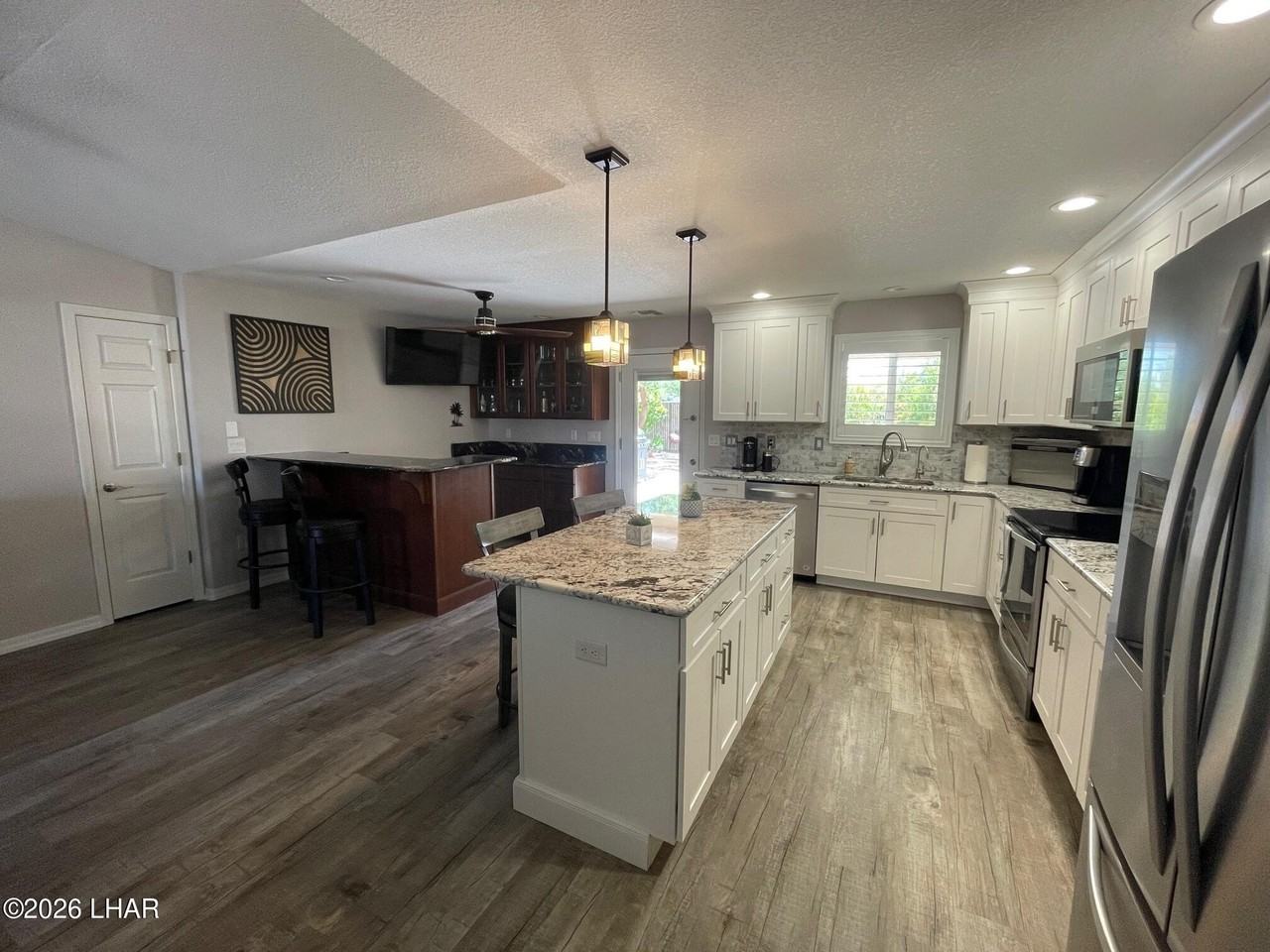 3620 Beechwood Dr - Photo 4 of 20