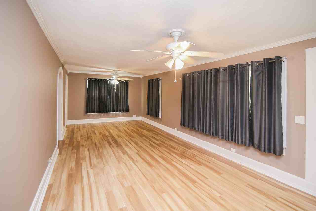 302 Woodlawn Dr - Photo 4 of 24