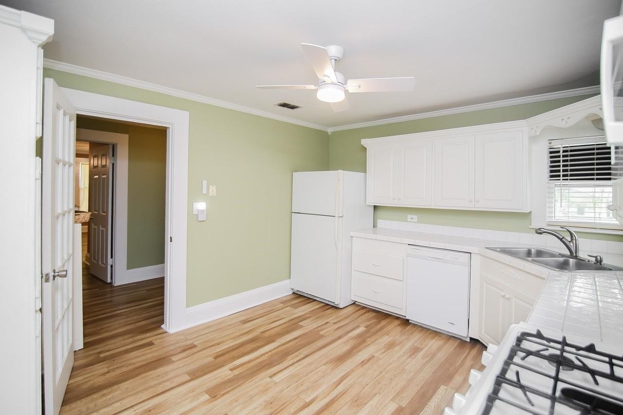 302 Woodlawn Dr - Photo 6 of 24